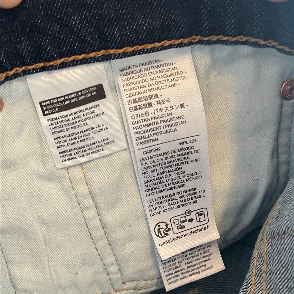 Levi’s Men's Dark Blue Jeans - Picture 7 of 9